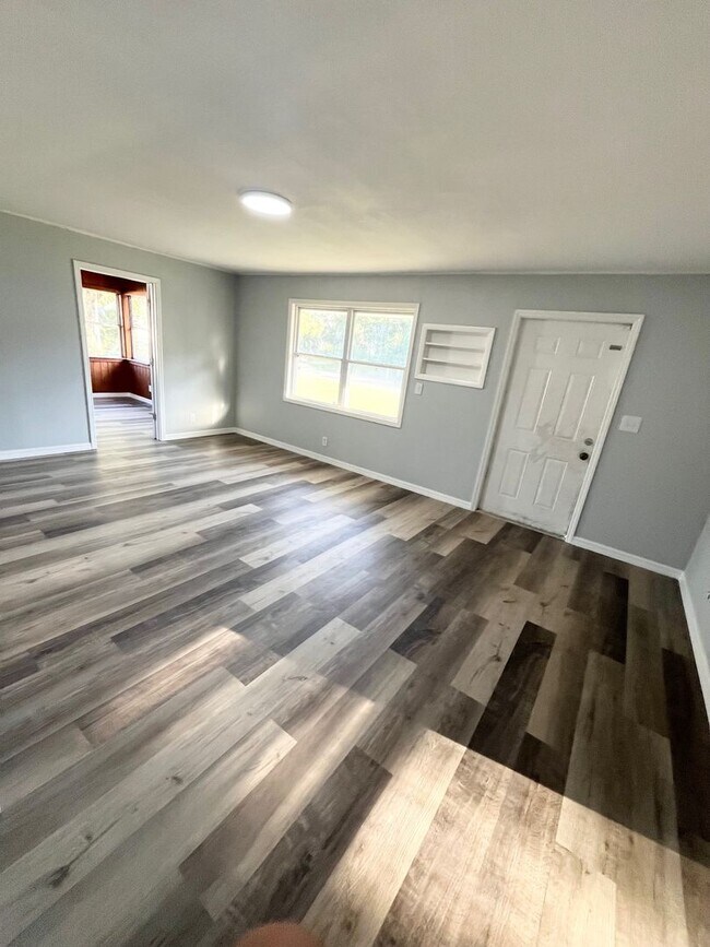 Building Photo - SPACIOUS Zephyrhills 4BR/1BA Home in the Heart of Downtown!