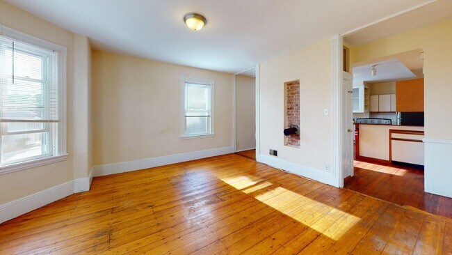 Building Photo - 192 Hillside St