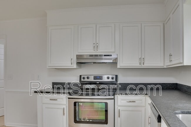 Building Photo - 143 Avondale Dr
