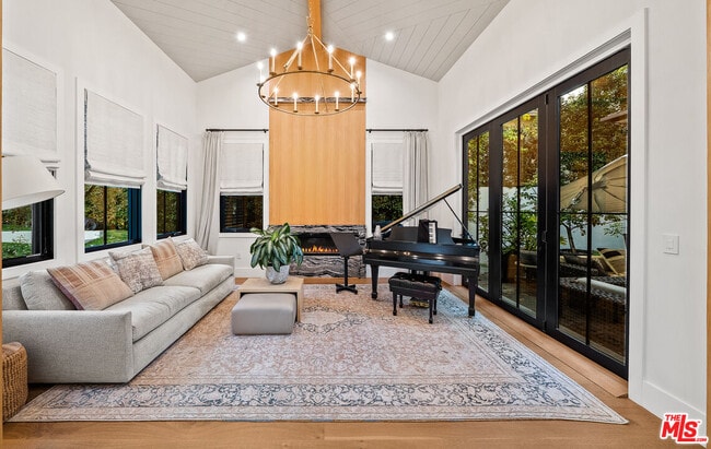 Building Photo - 15645 Woodvale Rd