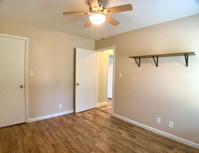 Building Photo - 719 Spees Dr