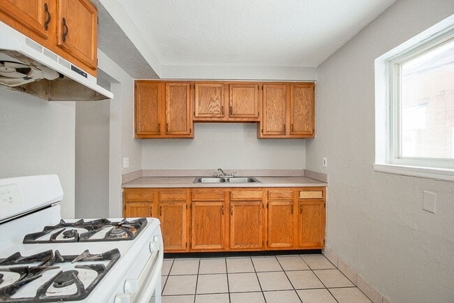 Building Photo - 2 BED 1.5 BATH UNIT IN THE BANBURY CONDOMINIUMS!