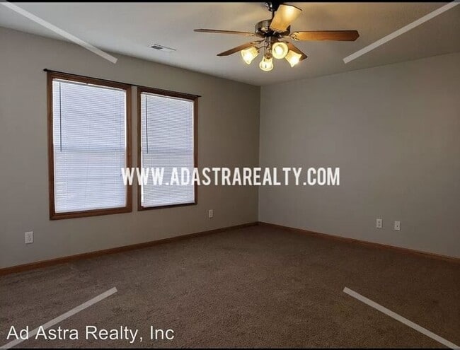Building Photo - Spacious and Affordable Duplex in Peculiar-Available in JUNE!!