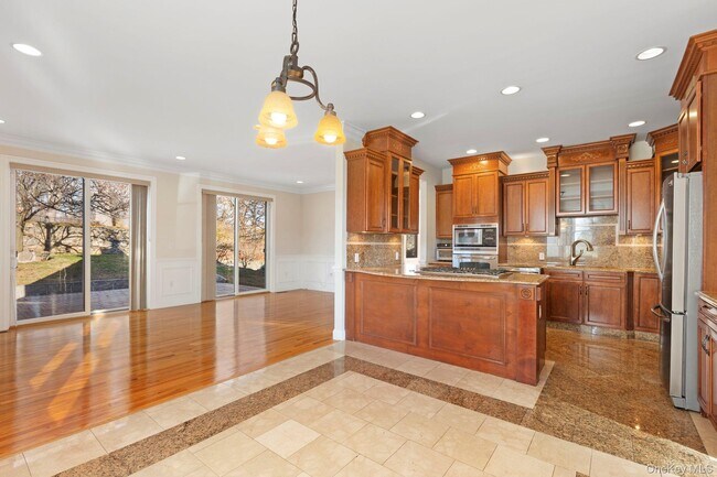 Building Photo - 44 Hillwood Pl