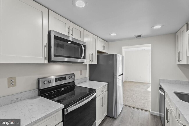 Building Photo - 2108 Monaghan Dr