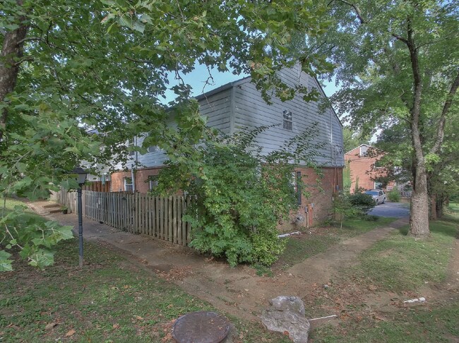 Building Photo - Newly Renovated 3-Bedroom in Hickory Valley Condos, Community Pool and Pet Friendly!