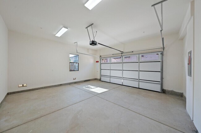 Building Photo - 822 Francesca Dr