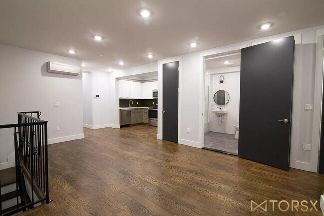 Building Photo - 1 bedroom in BROOKLYN NY 11206