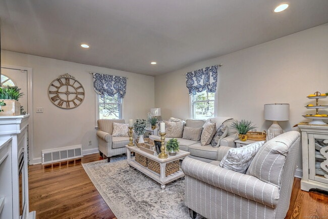 Building Photo - 40 Hazelwood Ave