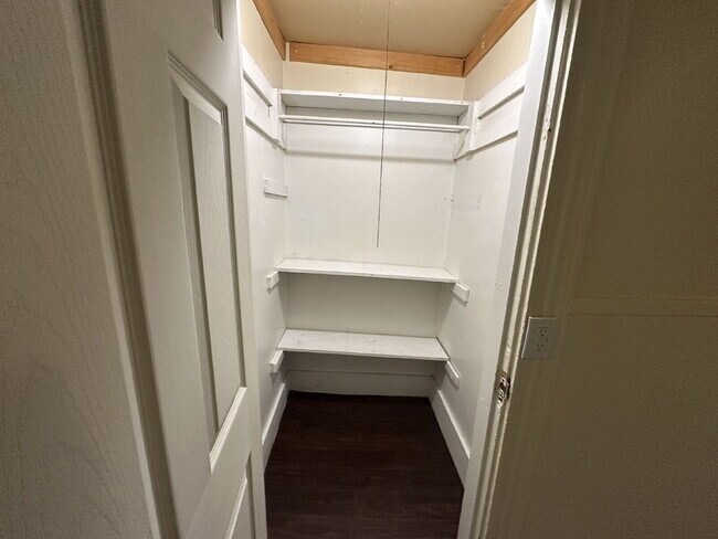 Building Photo - Bright & Spacious 3BR Multi-Level Apartment in Central Sanford!
