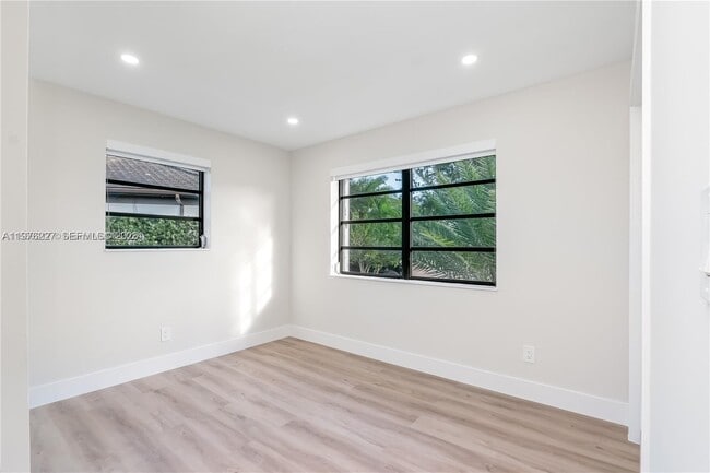 Building Photo - 8421 SW 27th Terrace