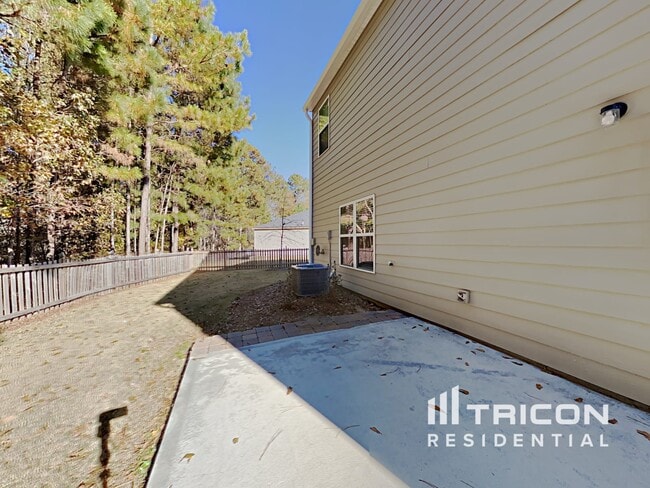 Building Photo - 3650 Lebella Ln