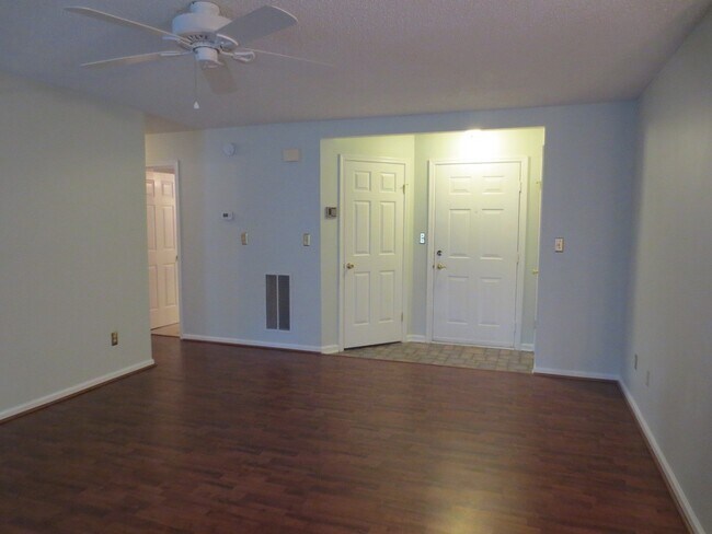 Building Photo - 2 BR 2 BA Condo Lynnhaven Parkway & Princess Anne Road Virginia Beach