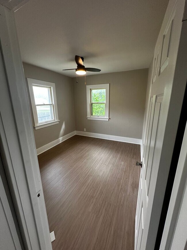 Building Photo - Updated Home Available July 1st