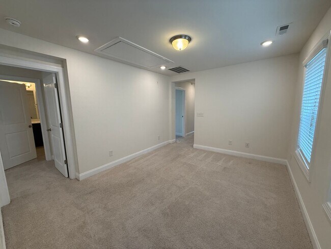 Building Photo - Ballantyne Home in great Location With Sun...