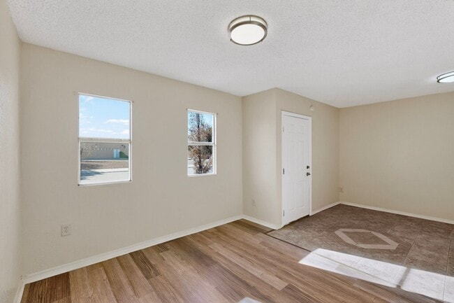 Building Photo - 4 bedroom 2.5 bath home in East El Paso!