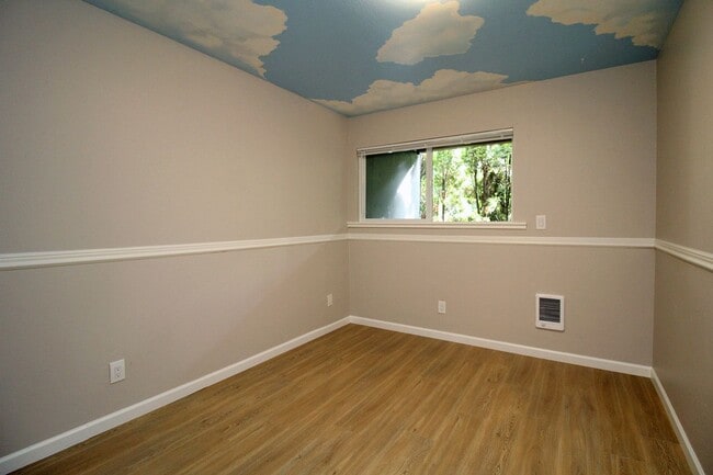 Building Photo - 4 Touchstone Dr