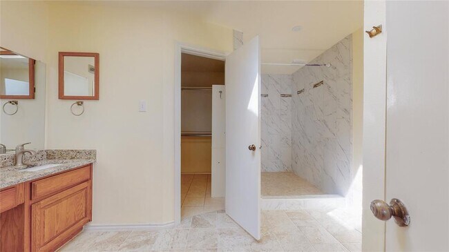 Building Photo - 918 Summer Trail