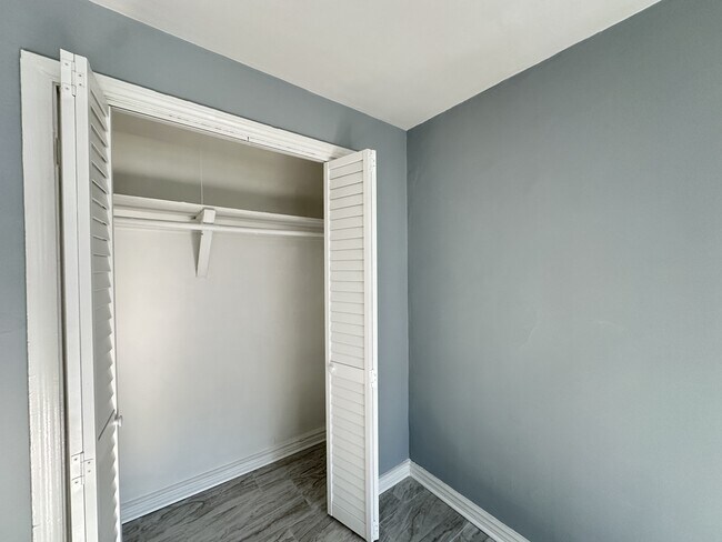 Building Photo - 6715 N California Ave