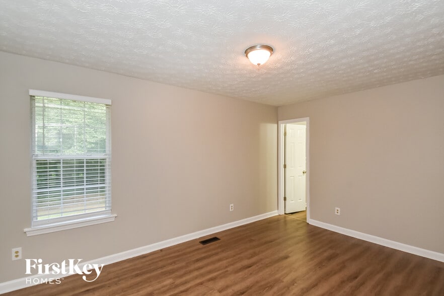 Building Photo - 176 Shadow Wood Dr