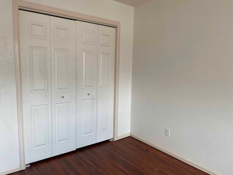 Building Photo - 780 Century Ln