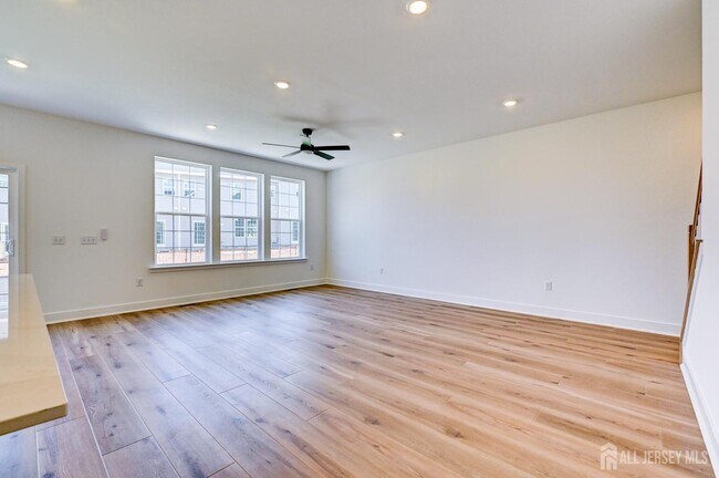 Building Photo - 13 Griffin Ln