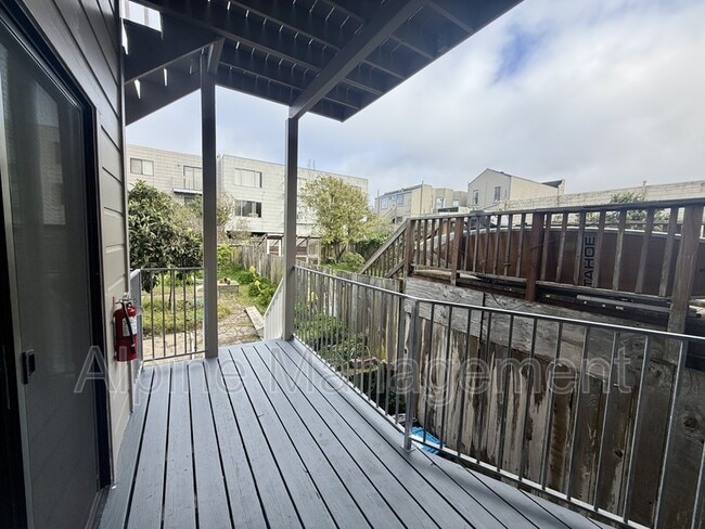 Building Photo - 274 4th Ave