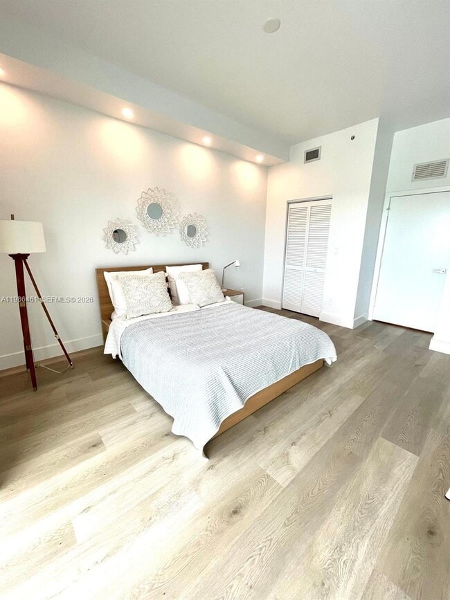 Building Photo - 2525 SW 3rd Ave