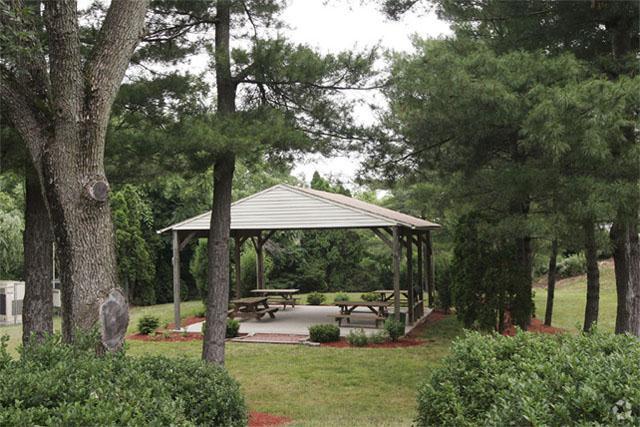 Picnic Area - The Village of Pickering Run Apartments