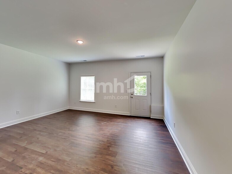 Building Photo - 177 Willow Ln