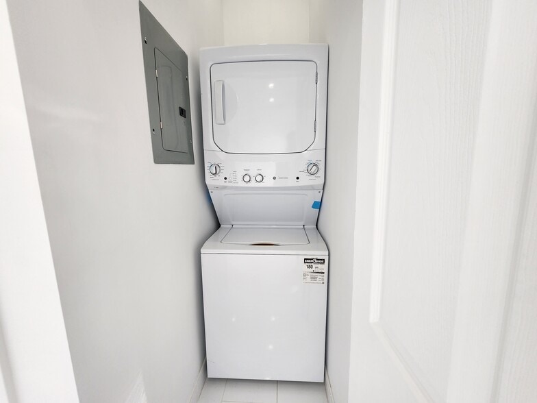 Building Photo - 10343 Penrose St