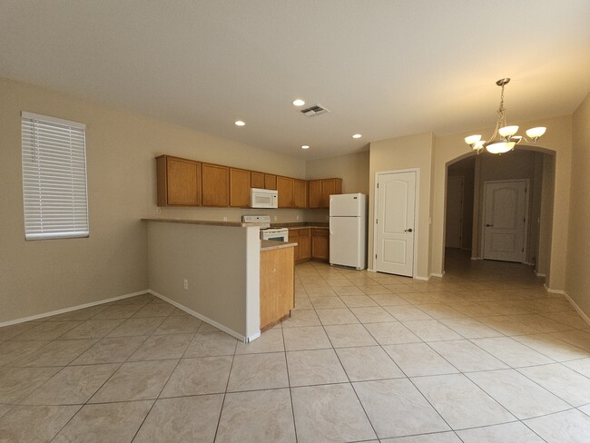 Building Photo - 3631 E Warbler Rd