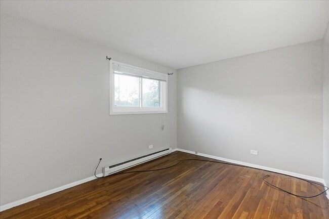 Building Photo - 1S239 Stratford Ln