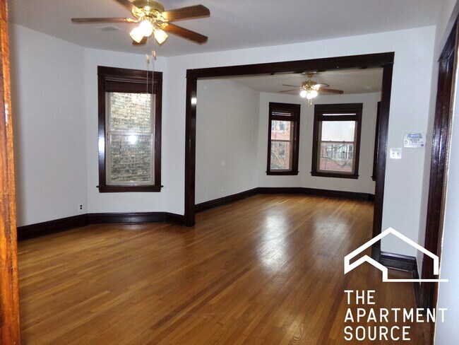 Building Photo - 1458 W Catalpa Ave