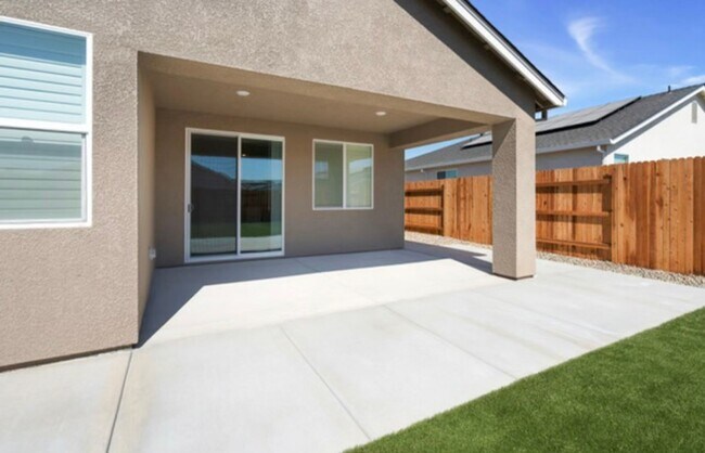 Building Photo - Newer Single Story 3 Bedroom Home for Rent in West Roseville