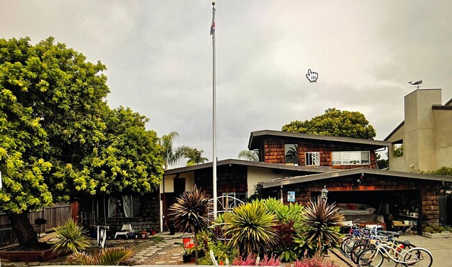 Building Photo - 6876 Del Playa Dr