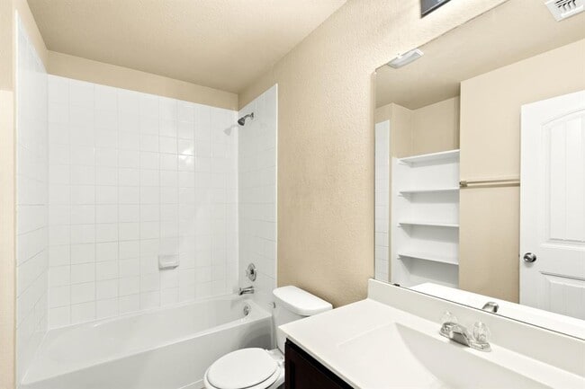 Building Photo - 609 Topaz Ln