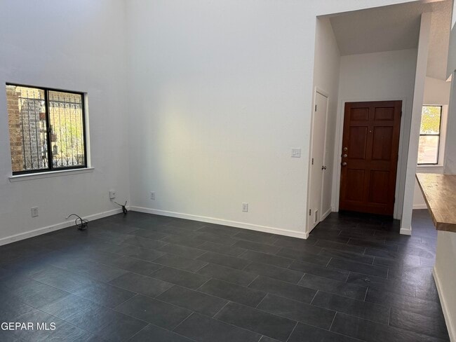 Building Photo - 1531 Common Dr