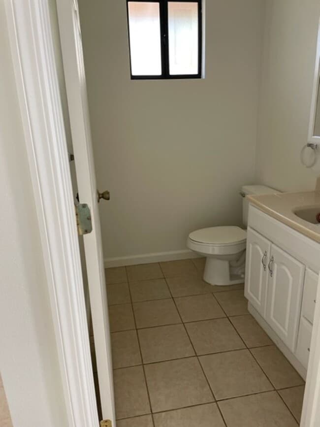 Building Photo - DON'T MISS THIS