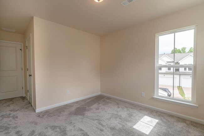 Building Photo - Comfortable home in a great area!