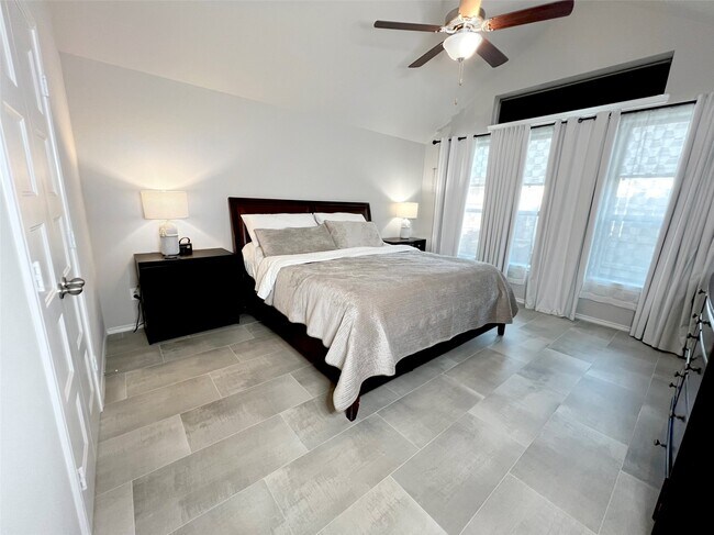 Building Photo - 25402 Kidwiler Dr