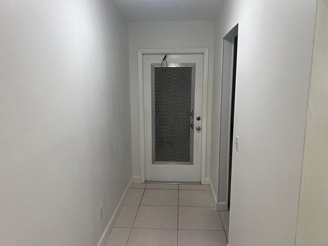 Building Photo - 1225 NW 21st St