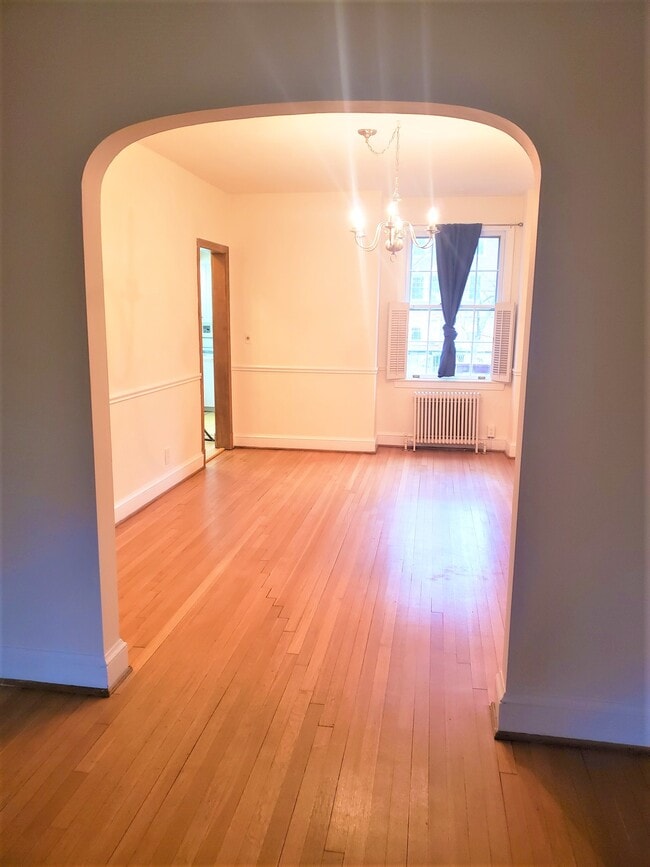 Building Photo - 3829 Calvert St NW
