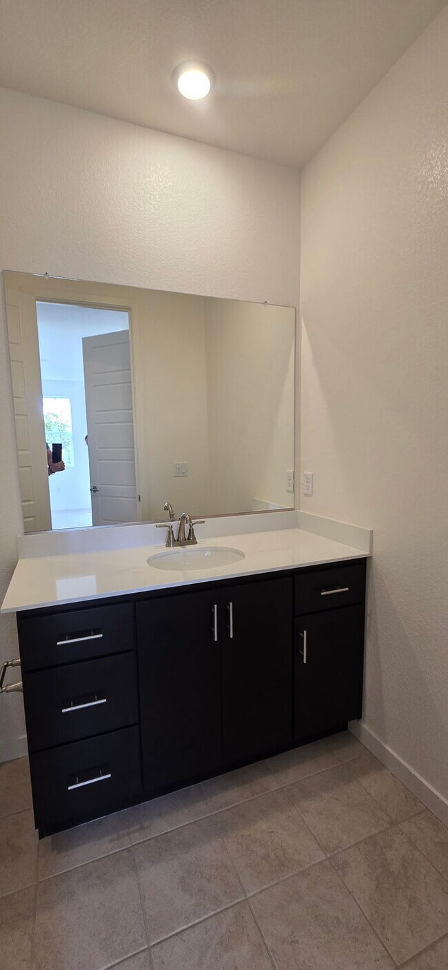 Building Photo - Welcome to your dream home in Lathrop! Thi...