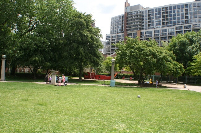 Building Photo - 61 W 15th St