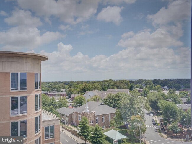 Building Photo - 820 N Pollard St
