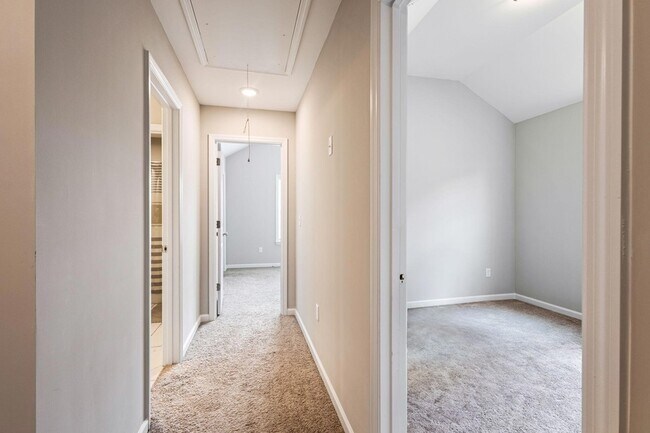 Building Photo - 3580 Hilltop Trl