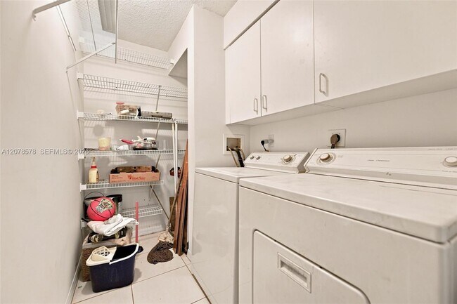 Building Photo - 7647 Granville Dr