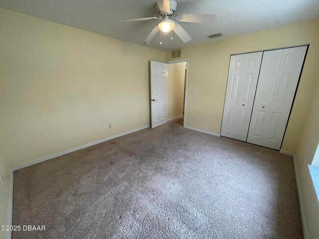 Building Photo - 232 Fountain Lake Blvd