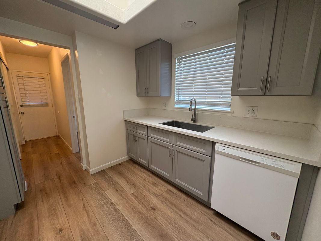 Building Photo - 3011 E 7th St